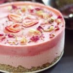 Strawberry Lime Macadamia Cheesecake (Free from: gluten & grains, dairy, eggs, soy, refined sugards, baking :). ...and even cashews!)