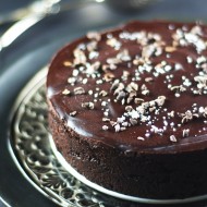 Easy Raw Flourless Chocolate Cake